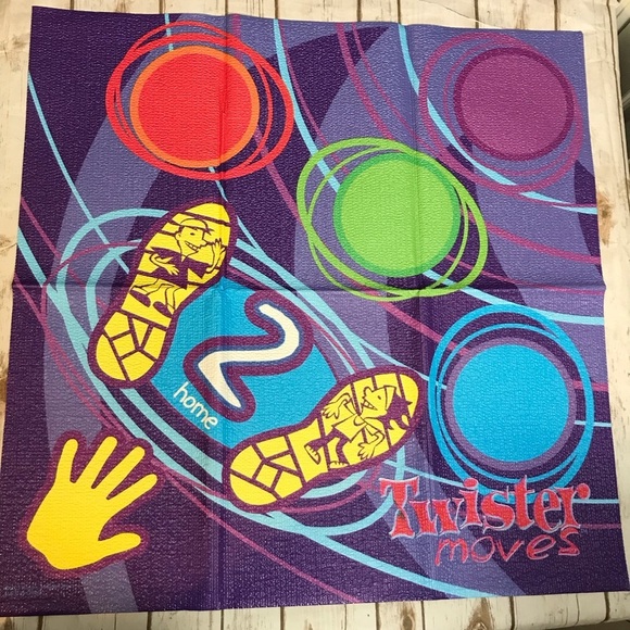 Twister Moves Dance Game with 4 CDs & 144 Dance Sessions by Milton Bradley Y2K - Picture 4 of 12